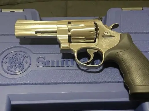 Smith & Wesson 610 10MM