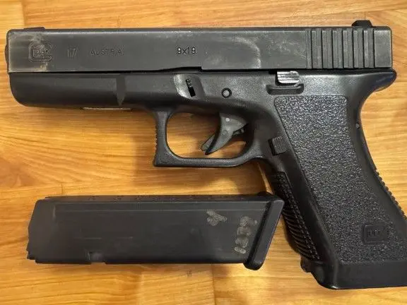 Glock 17 Gen 2 w/ one magazine