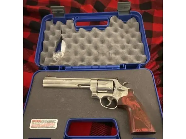Smith & Wesson Model 629 Deluxe 44 Magnum 6.5i