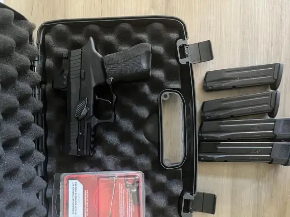 Sig P320 XCarry-Icarus grip