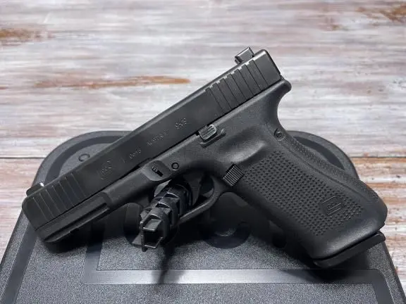 NIB Glock 17 Gen 5 W/ night sights