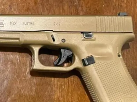 Immaculate Glock 19x with extras!