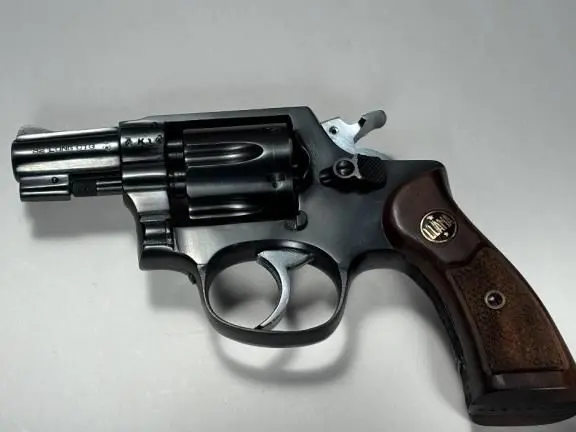 LLAMA 32 Revolver