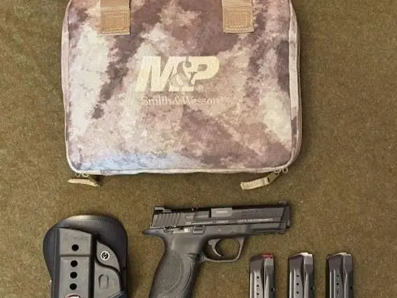 For Sale: Smith & Wesson M&P 9mm, 4 mags and case