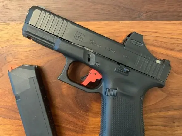 Glock 19.5 MOS Holosun SCS, Trijicon Night Sights, Apex Trigger w/ One Mag