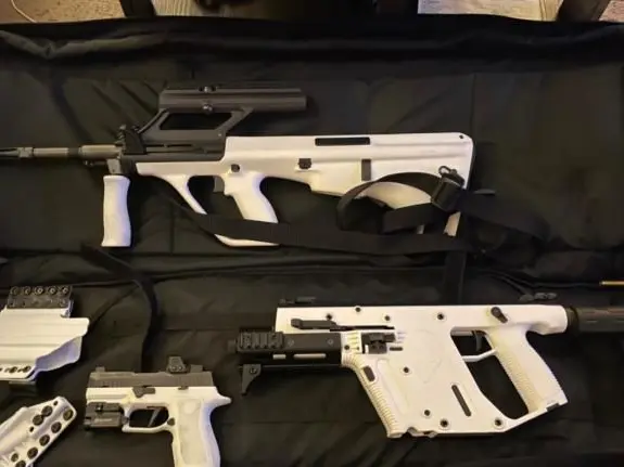 steyr AUG a3m1 in rare arctic white with 3x factory scope, NATO AND REGULAR STOCK AS WELL AS STEYR 9MM KIT