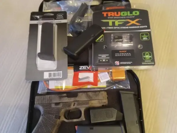 NEW IN BOX: WITH EXTRAS - GLOCK 19 GEN 5 CUSTOM "MARBLE STIPPLE FRAME" NIGHT SIGHTS