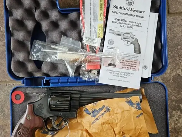Smith and Wesson 29 6" Barrel Like New