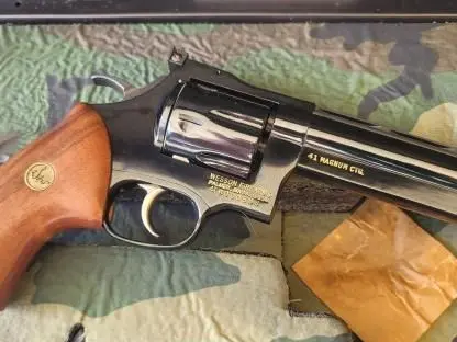 Dan Wesson .41 Magnum 41VH NEW! (NIB Old Stock)