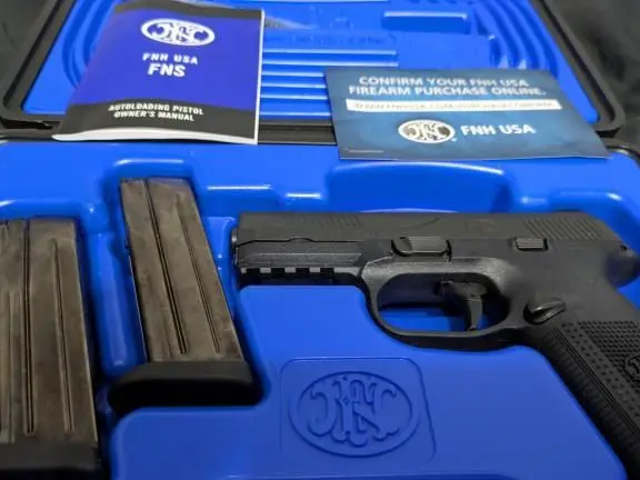 FN F 1 FNS 9 mm