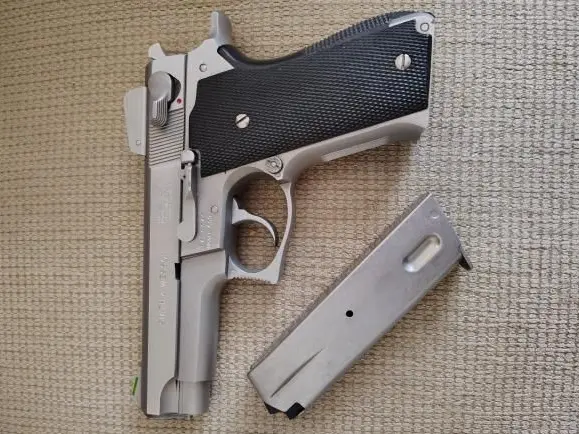 Smith & Wesson model 659 second generation 9 mm pistol