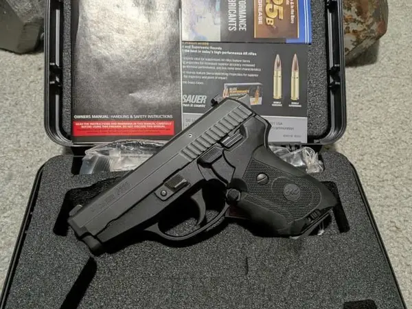 Sig Sauer p239 9 mm original accessories crimson Trace 4 magazines night sights very nice
