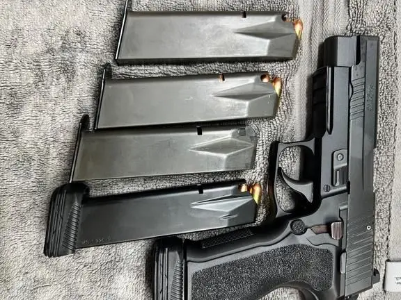 Sig Sauer 226 (collectors edition).