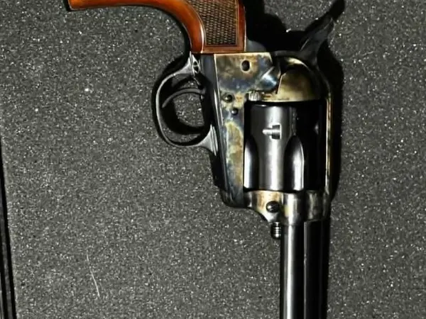 A UBERTI CATTLEMAN BIRDSHEAD .357