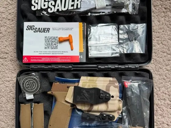 BNIB: SIG SAUER P365x Macro COMP / 2nd Amendment edition / 9mm Pistol (fde) / TLR7-X / Mckinatec custom arid camo IWB holster