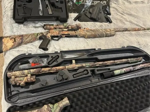 Benelli SBE2 withv2 barrels and extras