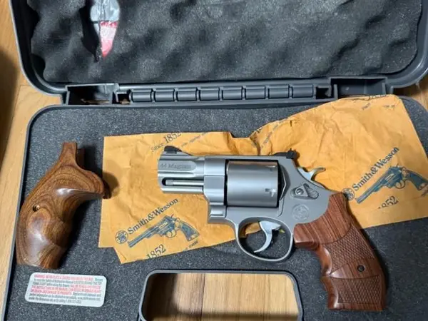 Smith & Wesson 629 PC 2 5/8” Snub .44mag EXCELLENT CONDITION