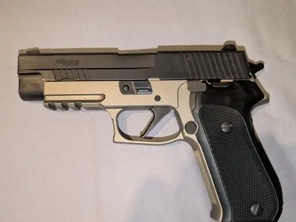 Sig Sauer P220 Combat