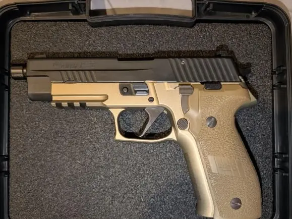 Sig Sauer p226 Combat