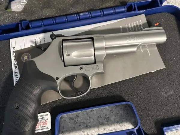 Smith and Wesson model 69 combat king 44mag in the box
