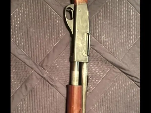 Smith Wesson riot 12 gauge shotgun