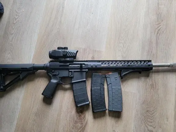 Side charging Ar-15 w/3 mags