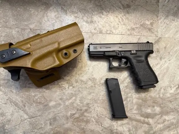 Glock 19 Gen 3 w/ G-Code Holster
