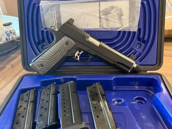 Dan Wesson Vigil with threaded barrel