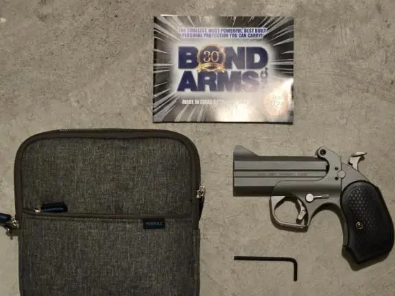 Bond Arms Derringer 3.5" 10mm + Ammo