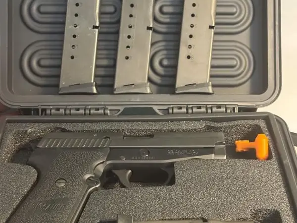 Sig P239 9mm 5 Magazines Cross Breed Holsters