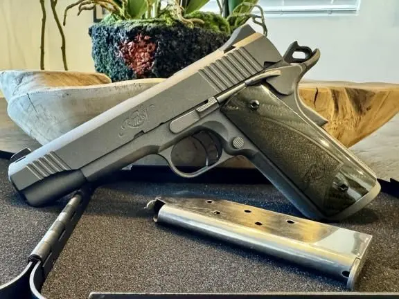 Kimber Tactical Custom II 1911 .45 ACP – Custom Gray Cerakote & Carbon Fiber Upgrades