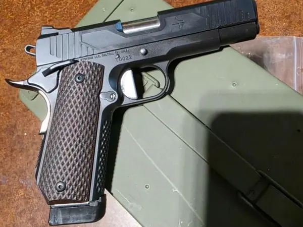 Triarc systems early model low serial # 1911 single stack commander 45