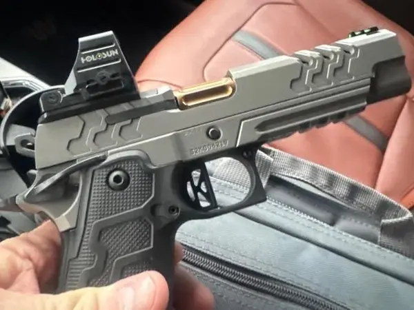 Kimber target 2011 with holosun 407 comp