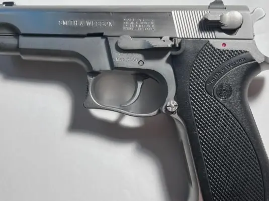 Smith & Wesson model 5906