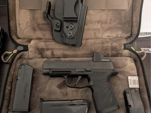 Sig Sauer P365xl with Holosun 507k red dot, wilson combat grip, and holster
