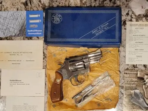 Smith & Wesson 19 ( 19-4 ) NICKEL COMBAT MAGNUM 357