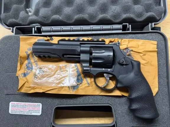Smith & Wesson S&W Model 327 TRR8 Performance Center .357 8shot w/ rails NO TRADES!