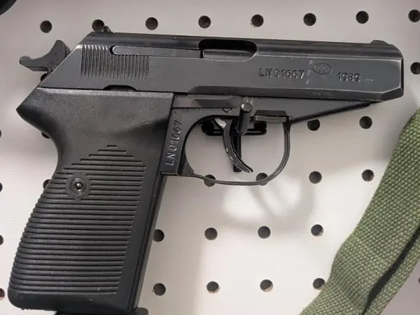 Radom P-83