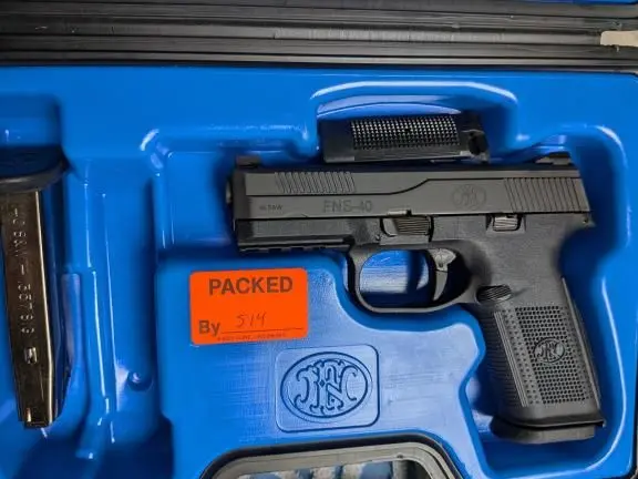 FN FNS-40 w/ Box 3 Magazines