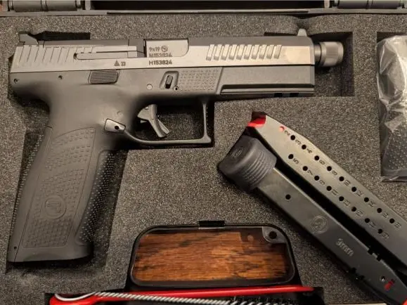 CZ P-10 F