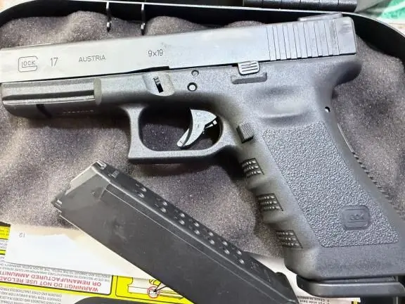 GLOCK 17 GEN 3+.9mm NIGHT SIGHTS