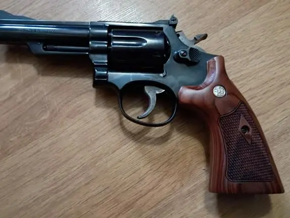 Smith & Wesson model 19 --357mag--- EX