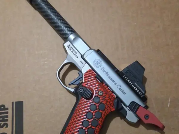 S&W SW22 Victory Carbon 22LR