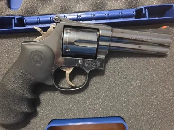 Smith and Wesson 586 Blued 4inch .357