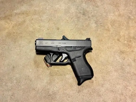 Glock 42, Trijicon HD Night Sights, Premium Carry Kit