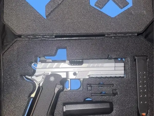 LNIB FUSION 2011/XP PRO COMP CHROME MODEL/TAKES GLOCK MAGS!!