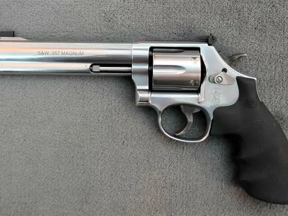 Smith & Wesson 686 - 6" Barrel - 357 Magnum / 38 SPL!! Like New!!