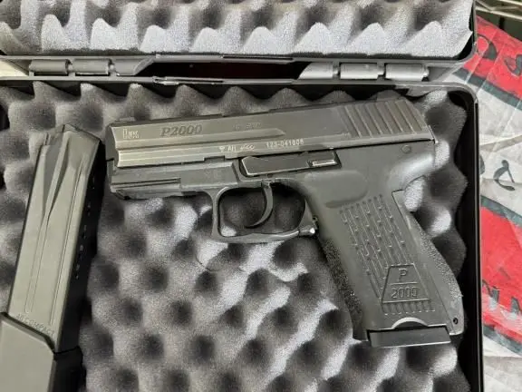 HK P2000 COMPACT .40 SEMI AUTO PISTOL