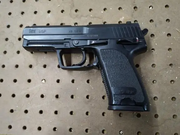 HK USP40 with 2-3 mags