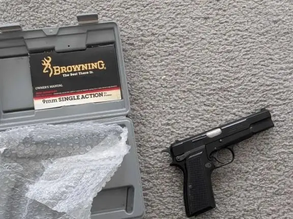 FN/Browning Hi Power 9mm + uncle mike's grips